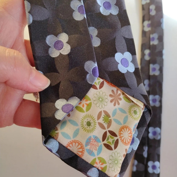 Ted Baker Men's Black- Gray Blue Floral 100% Silk Neck Tie -Career Office Event - Picture 4 of 7